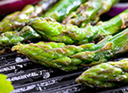  Close-up of asparagus on a grill.