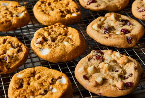 Cooling rack of s’mores cookies and strawberry shortcake cookies