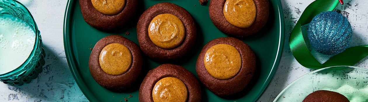 Overhead shot of the thumbprint cookies on a green plate